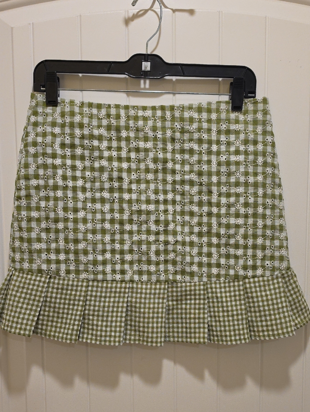 Kirious Los Angeles Green Gingham Eyelet Pleated Mini Skirt Size Medium